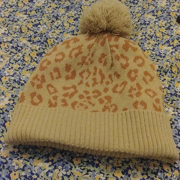 Hurley Vermont Pom Beanie - Picture 5 of 5